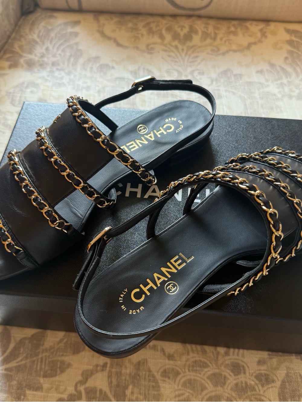 CHANEL ✨Like New✨ Black Lambskin Chain Link Flat Slingback Sandals Size 39.5 - Picture 3 of 14